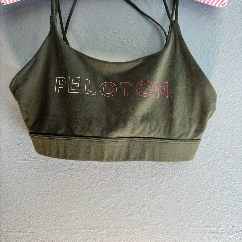 Peloton Womens Strappy Back Sports Bra Olive Green Gradient Logo Medium RN150110